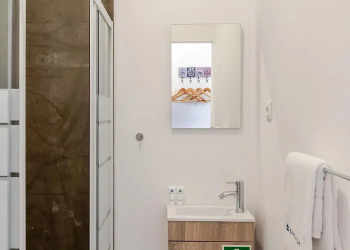 Hostwise - Stylish Sunny Flats Appartamento *