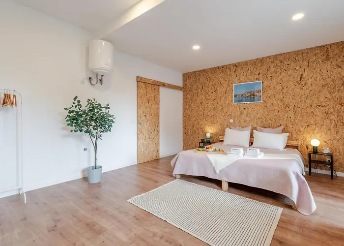 Hostwise - Stylish Sunny Flats *