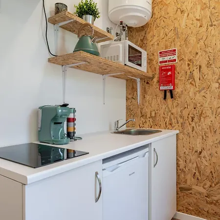 Hostwise - Stylish Sunny Flats Apartment *