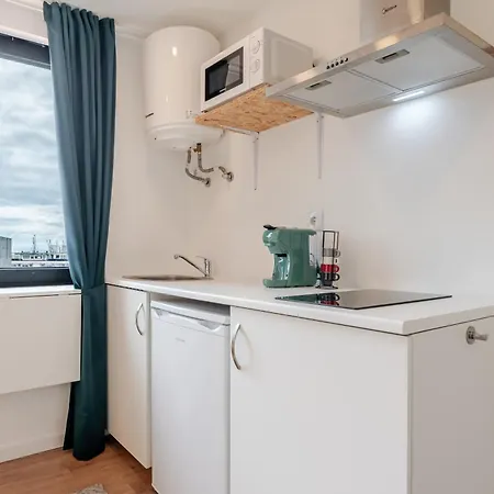 Hostwise - Stylish Sunny Flats Apartment *
