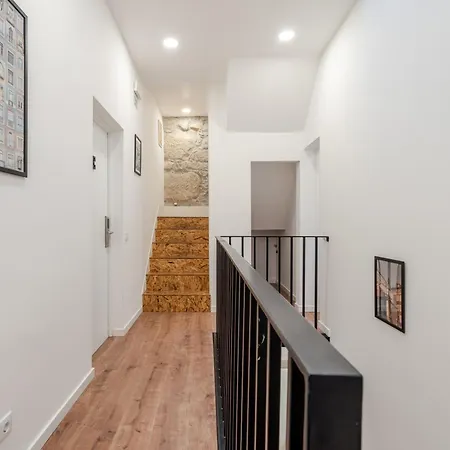 Hostwise - Stylish Sunny Flats