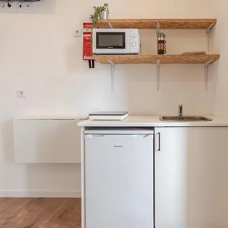 Hostwise - Stylish Sunny Flats *