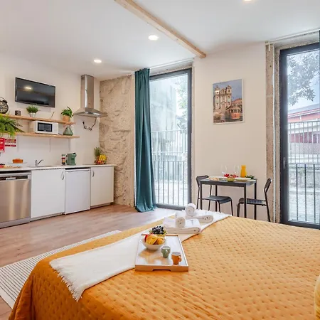 Hostwise - Stylish Sunny Flats Apartament