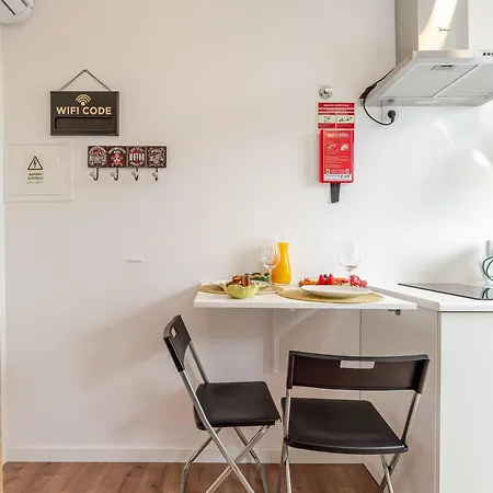 Hostwise - Stylish Sunny Flats * Porto
