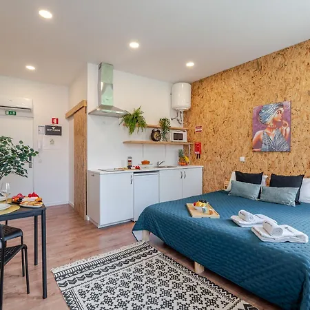 Apartment Hostwise - Stylish Sunny Flats