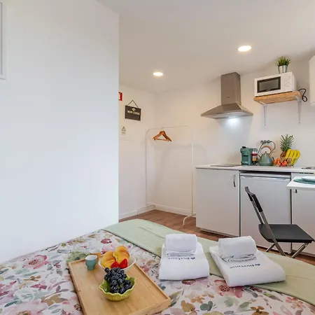 Apartament Hostwise - Stylish Sunny Flats *