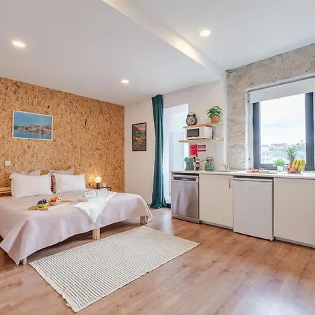 Hostwise - Stylish Sunny Flats