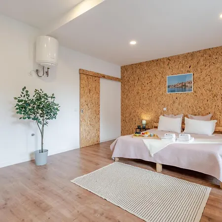 Hostwise - Stylish Sunny Flats *