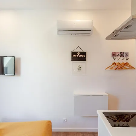 Hostwise - Stylish Sunny Flats Apartament *