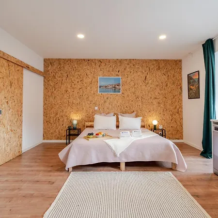 Hostwise - Stylish Sunny Flats