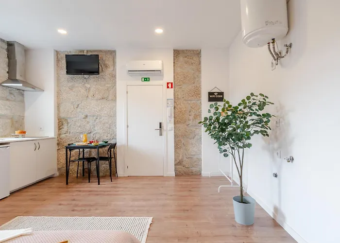 Hostwise - Stylish Sunny Flats Апартаменты Порту
