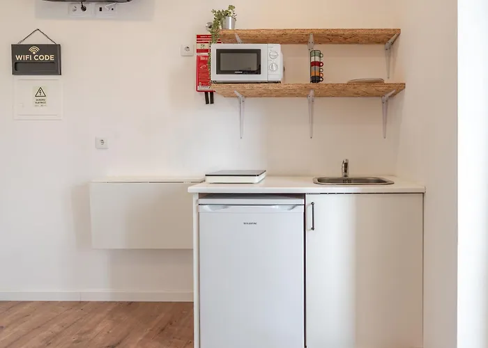 Hostwise - Stylish Sunny Flats *