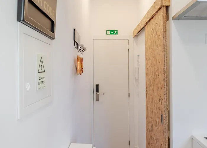 Hostwise - Stylish Sunny Flats