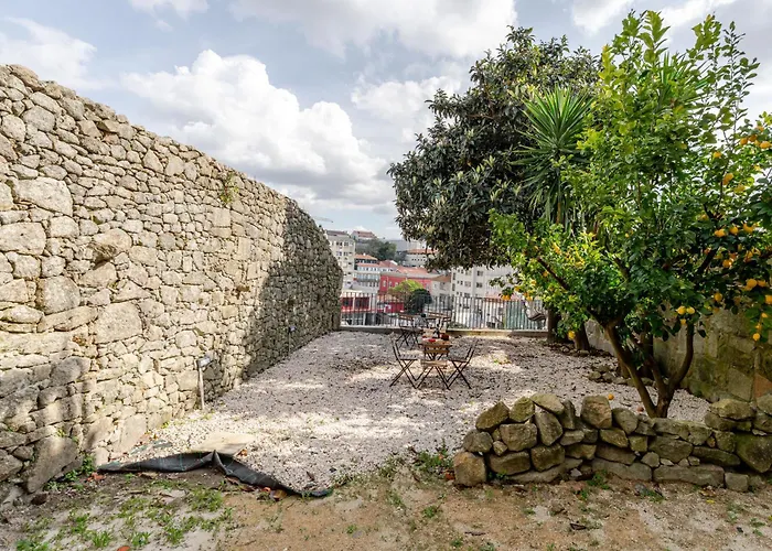 Hostwise - Stylish Sunny Flats *