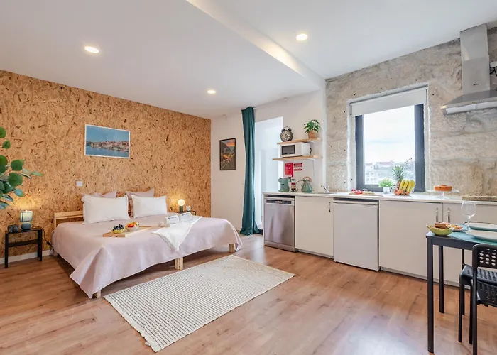 Hostwise - Stylish Sunny Flats