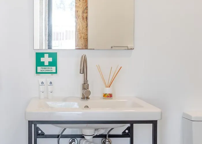 Hostwise - Stylish Sunny Flats Апартаменты Порту