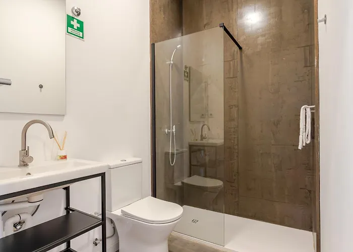 Hostwise - Stylish Sunny Flats *