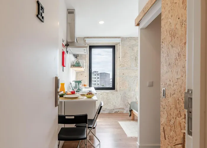 Hostwise - Stylish Sunny Flats *