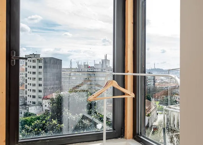 Hostwise - Stylish Sunny Flats *