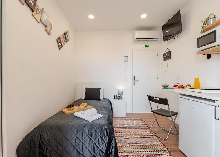 Hostwise - Stylish Sunny Flats *