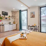 Hostwise - Stylish Sunny Flats דירה