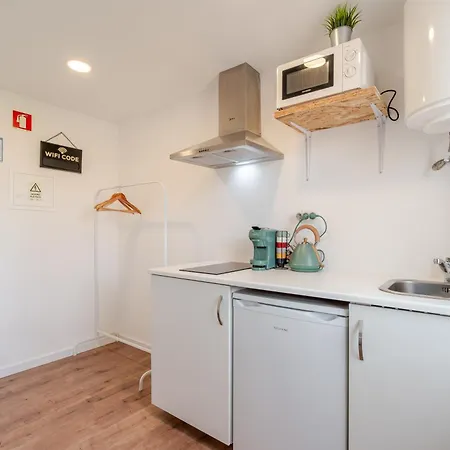 Hostwise - Stylish Sunny Flats Daire Porto