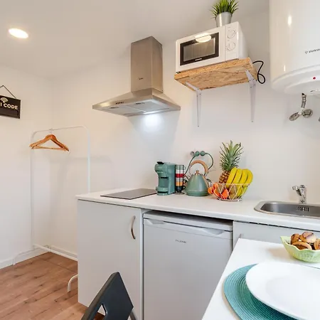 Hostwise - Stylish Sunny Flats Daire Porto