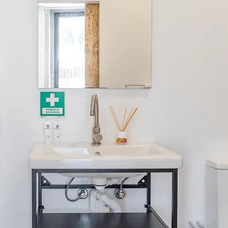 Hostwise - Stylish Sunny Flats Daire Porto